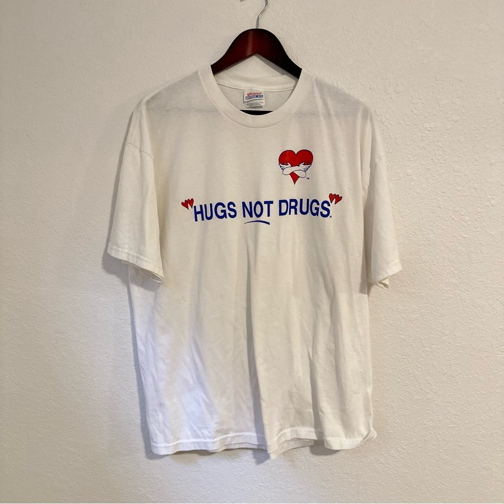 Vintage Hugs Not Drugs tee